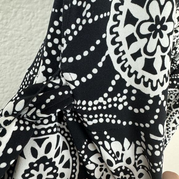 Harold’s Floral Mandala Midi Wrap Dress 3/4 Sleeve Black White 0 - Picture 16 of 16